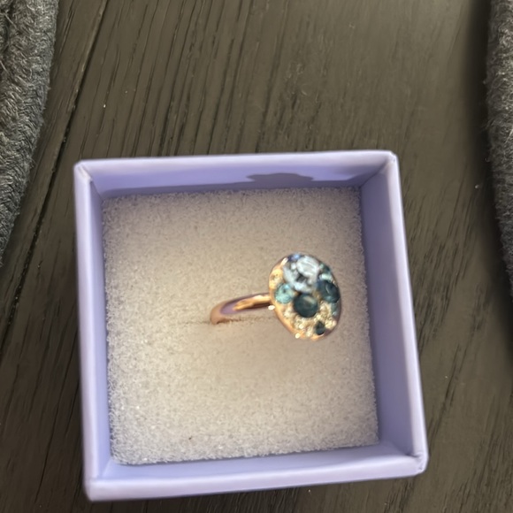 Earrings and ring - Picture 4 of 4